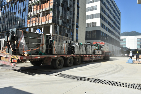 Equipment enters the factory 1.jpg